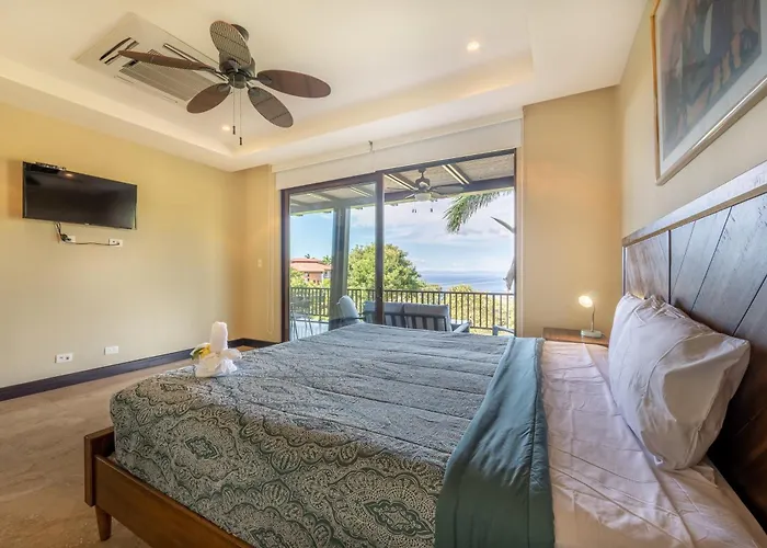 Ocean-view Costa Rica Villa, Balcony & Pool Apartment Playa Ocotal