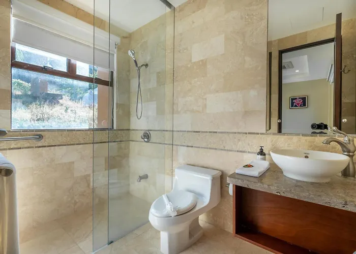 Ocean-view Costa Rica Villa, Balcony & Pool Apartment Playa Ocotal