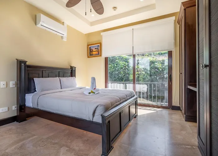 Ocean-view Costa Rica Villa, Balcony & Pool Apartment *