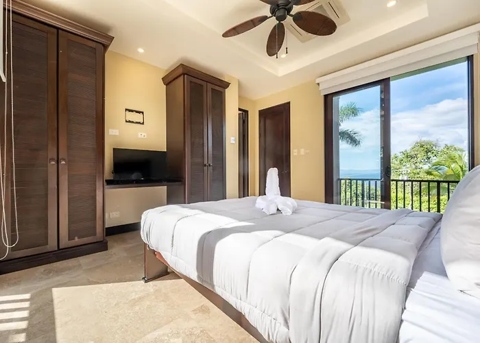 Ocean-view Costa Rica Villa, Balcony & Pool Apartment *